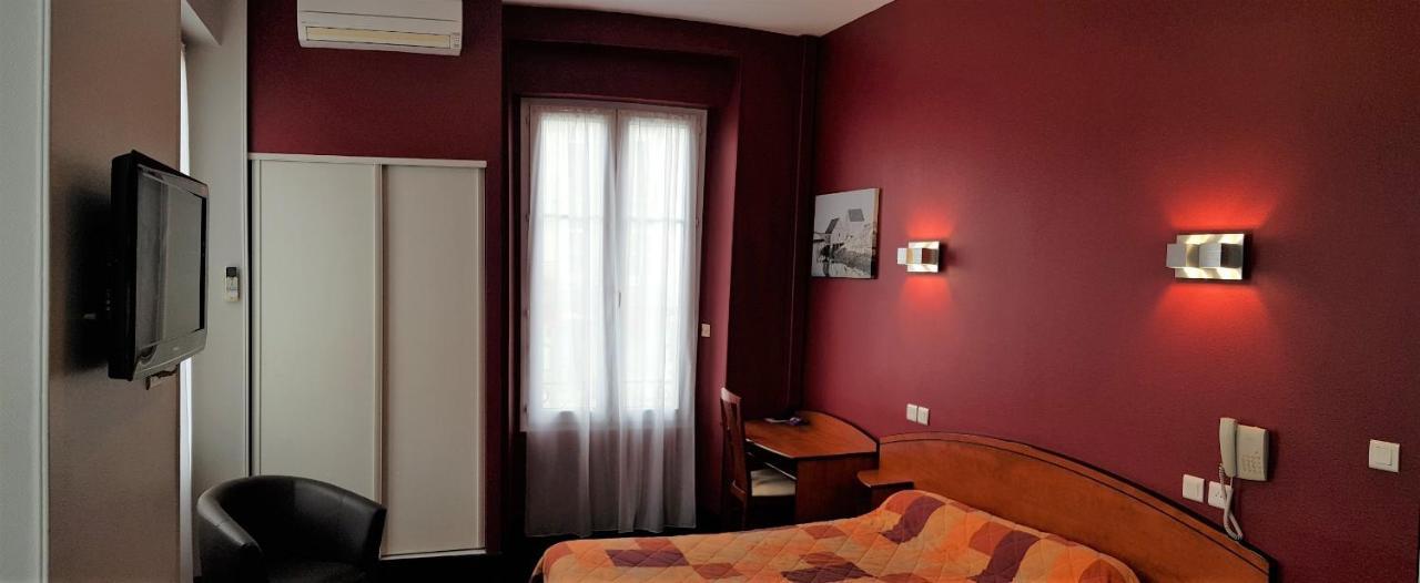 Hotel De La Paix Олорон-Сен-Мари Екстериор снимка